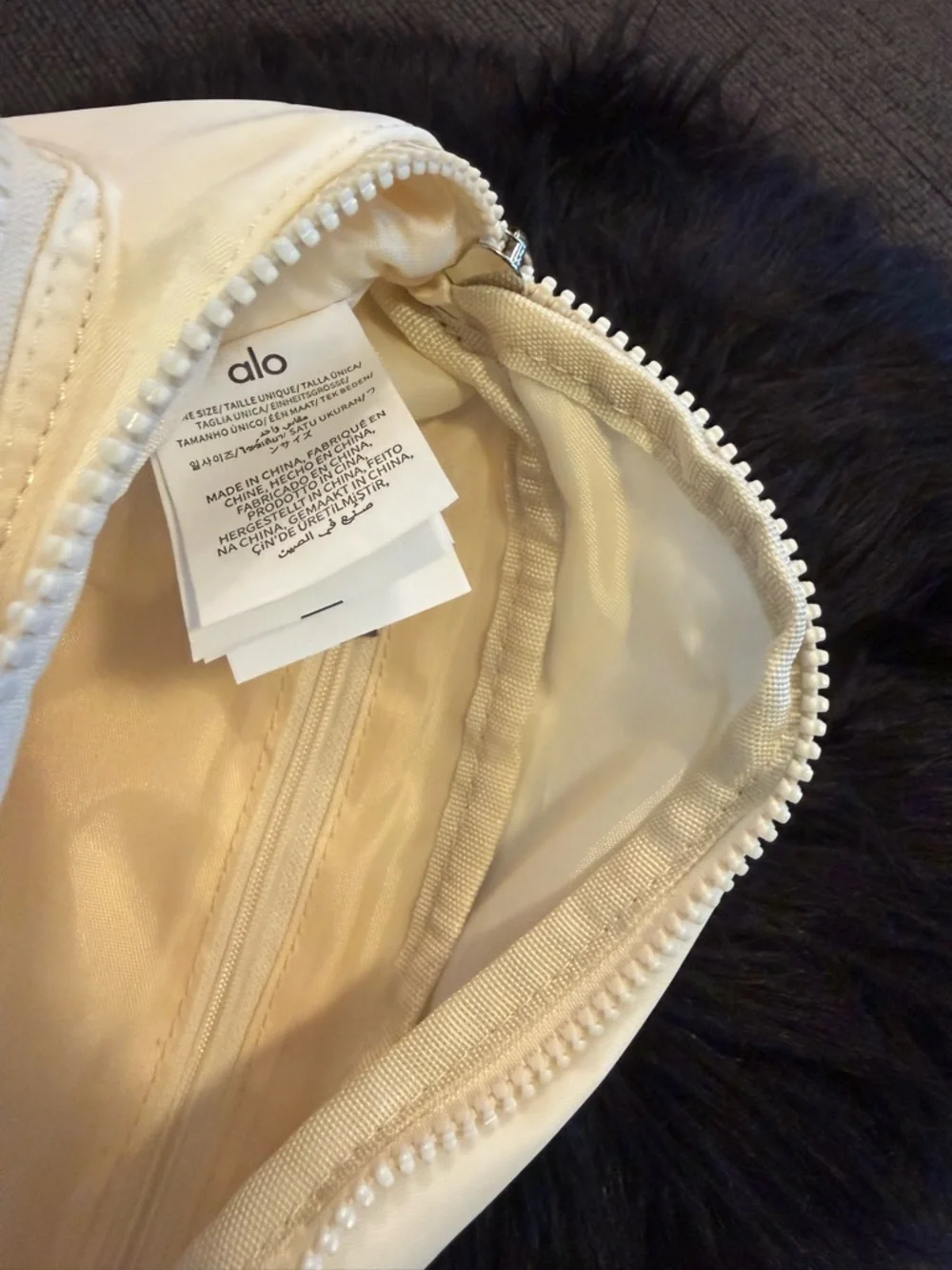 ALO Yoga Cream/ Beige Crossbody Waist Bag